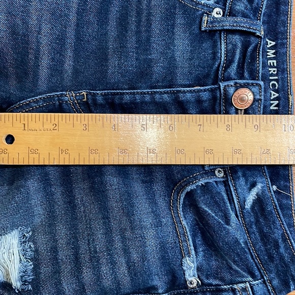 American Eagle Stretch TomGirl Style Blue Jeans Deconstructed Frayed Size 4 Reg - Picture 6 of 13